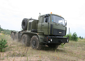 Heavy equipment transporter MZKT-742952+937830