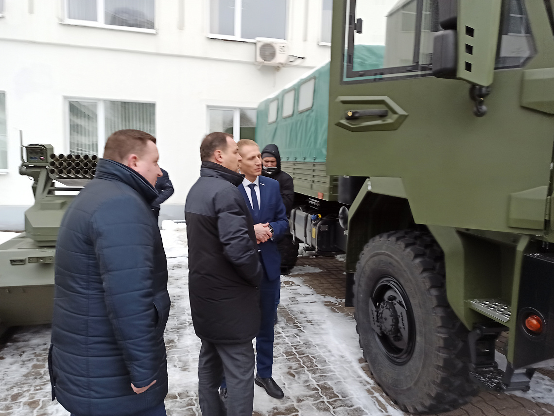 Тактычны аўтамабіль МЗКТ-550130 з правым размяшчэннем рулявога кола
