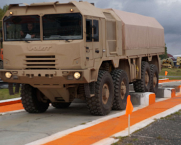 Related photo «‎Volat demonstrated MZKT-6001 series to Dmitry Medvedev» №4
