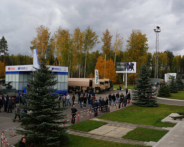 Related photo «‎Volat demonstrated MZKT-6001 series to Dmitry Medvedev» №1