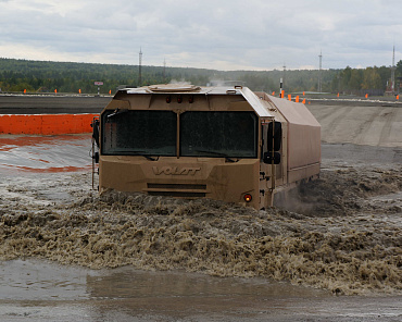 Related photo «‎Volat demonstrated MZKT-6001 series to Dmitry Medvedev» №5