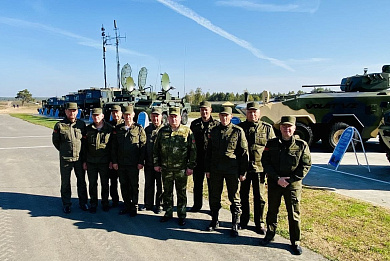 "Zapad-2021": acquaintance of the head of state with V2 armored troop carrier 