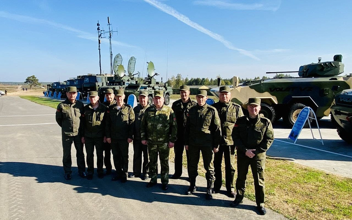«Запад-2021» : знакомство Главы государства с БТР V2 «Запад-2021» : знакомство Главы государства с БТР V2
